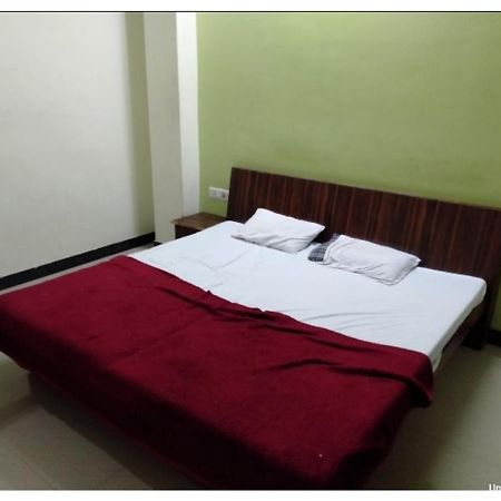 Hotel Adarsh, Уджайн Екстериор снимка