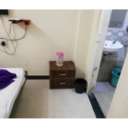 Hotel Adarsh, Уджайн Екстериор снимка
