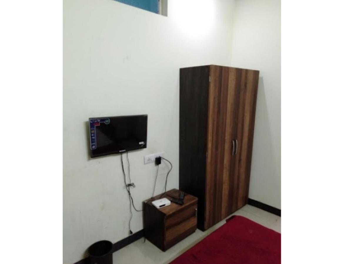 Hotel Adarsh, Уджайн Екстериор снимка