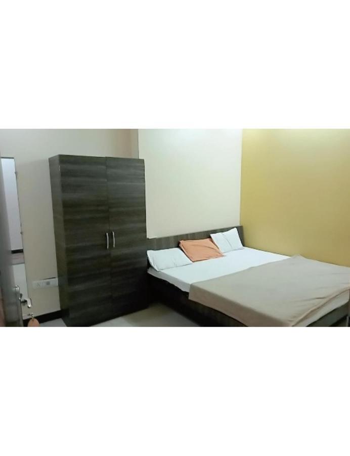 Hotel Adarsh, Уджайн Екстериор снимка