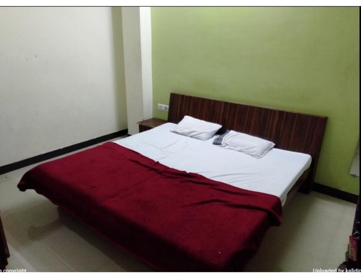 Hotel Adarsh, Уджайн Екстериор снимка
