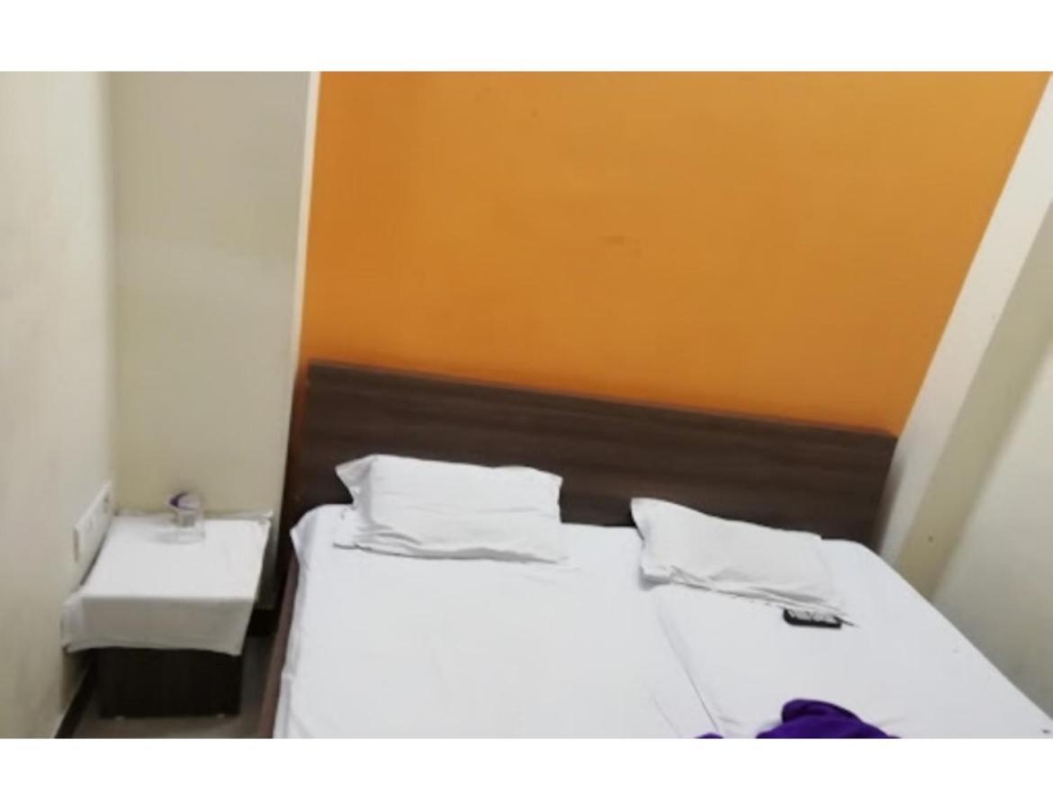 Hotel Adarsh, Уджайн Екстериор снимка