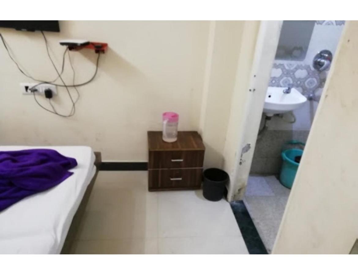Hotel Adarsh, Уджайн Екстериор снимка