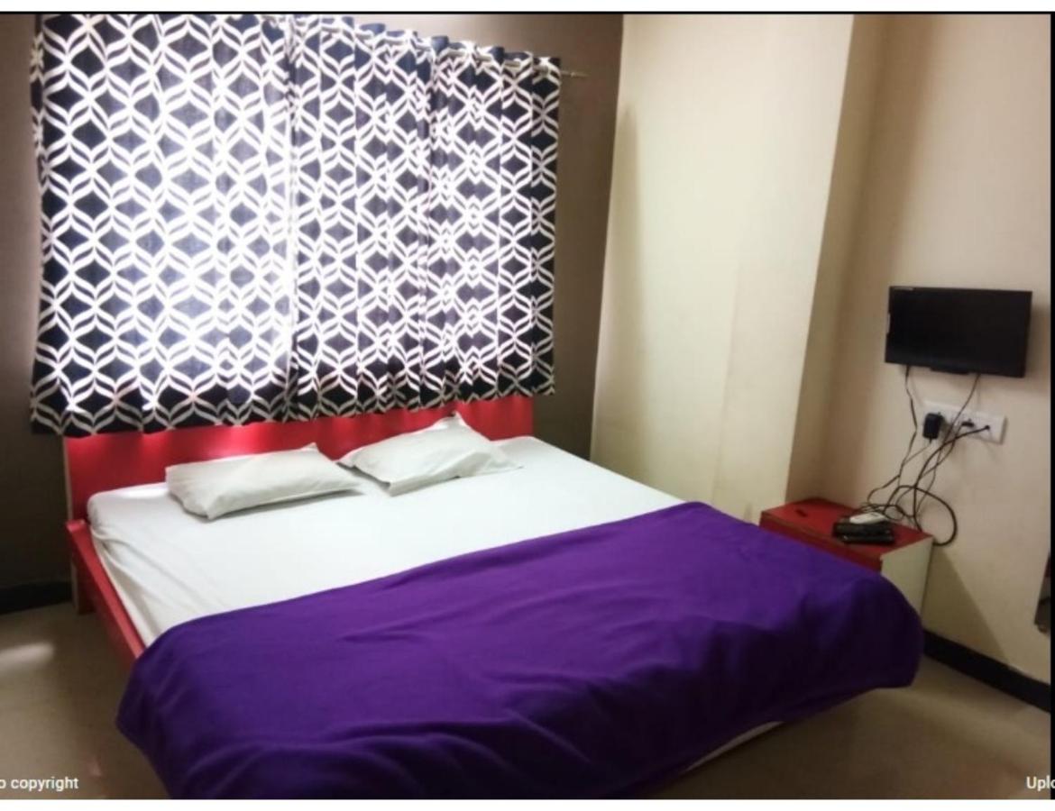 Hotel Adarsh, Уджайн Екстериор снимка