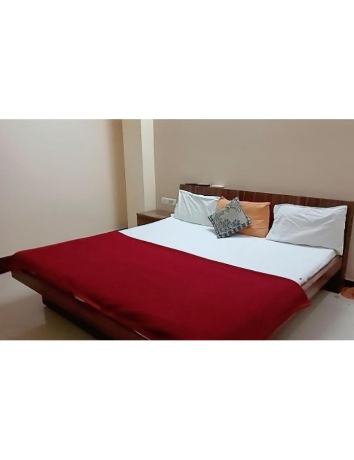 Hotel Adarsh, Уджайн Екстериор снимка