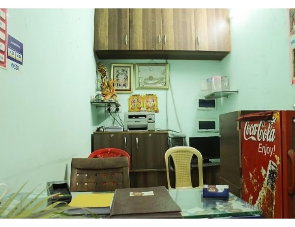 Hotel Adarsh, Уджайн Екстериор снимка