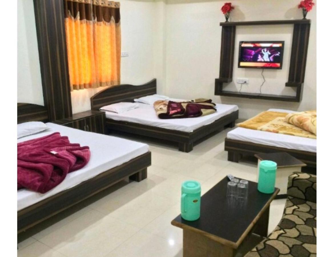 Hotel Adarsh, Уджайн Екстериор снимка